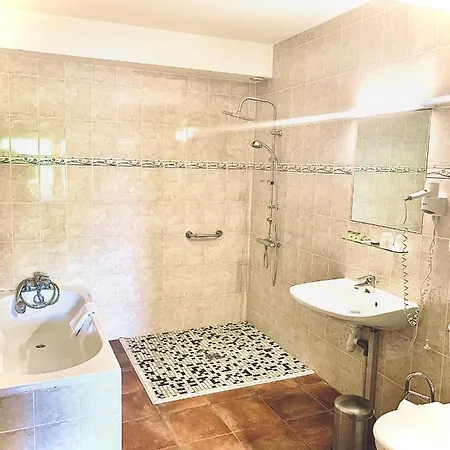 Le Petit Roche Hotel